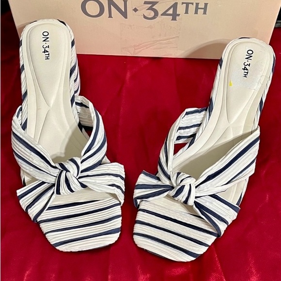 🩷 On 34th Striped Navy & White Bow Detailed Textured Fabric Heels- Size 10 - NWT - Picture 4 of 9